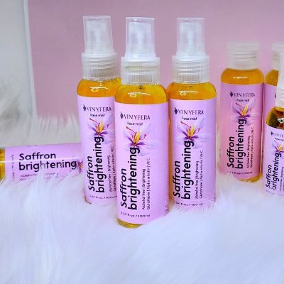 iya aku tau kamu lagi banyak pikiran, tapi coba dulu relaksasi wajahmu dengan vinyfera saffron facemist brightening.
selain menyegarkan juga mencerahkan loh ✨