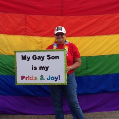 Gender affirming care saves lives. Trans rights are human rights. Proud Aunty & Mama to my 💜 LGBTQIA family. ProChoice. BLM ✊🏾 she/her 🌺🏳️🌈🏳️⚧️🌻🇺🇦