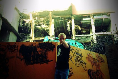 Ltrarysanctuary's profile picture. Errant would be philosopher and musician, constantly attempting to bang my brain cells together and inspect the results.