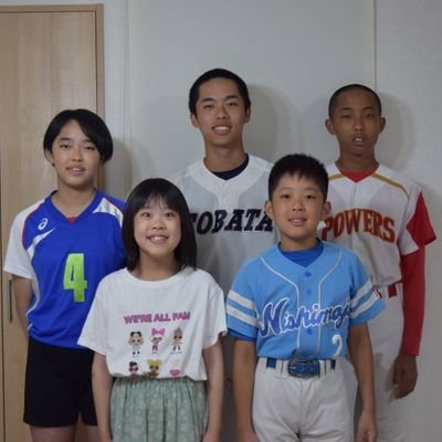 高校野球大好き！
長男の追っかけに忙しい🥰
高２中３中３小５小４の母