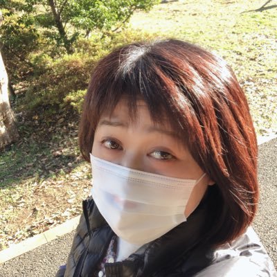 皆さんこんにちは❣️ 私は50代、音楽関係の仕事をしながら、ソーシャルメディアを使った仕事をしています。 子育てがおわり、介護も終わり、これからの人生、自分らしく、また幸せに生きたいと思っています。皆さんが幸せに生きるための情報など発信していきます。 そのうちにライブコンサートも配信します。