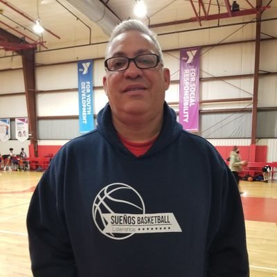 Basketball Coach director Sueños Basketball