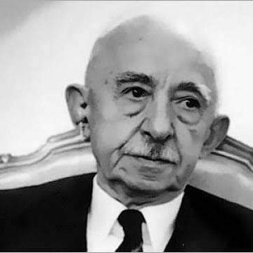 Ben İsmet İnönü. Türkiye Cumhuriyetinin ilk başbakanı ve ikinci cumhurbaşkanı.

(parodi hesap gerçek değildir)