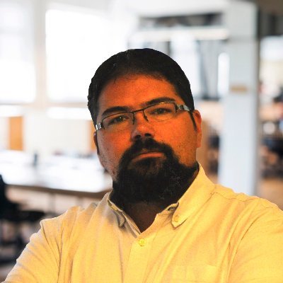 Apasionado de la tecnología (CRM, ERP, MAT, socialCRM, BPM,...) y de cómo esta puede ayudar a las organizaciones a ser más eficientes. Aquí mis opiniones
