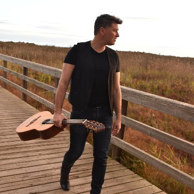 Guitarist & composer New album: Caminos de arena