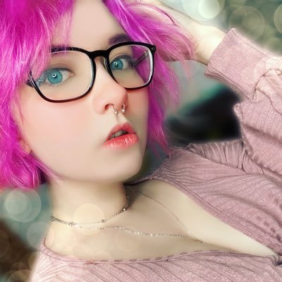 Hi! I’m Rawrs! I’m a cosplayer and a total weeb lol $8 onlyfans 😘