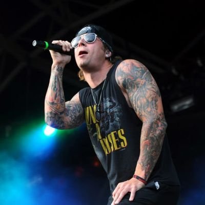 Rock music will never die. Front man for Avenged Sevenfold with @ShredsAvenged My love and heart is @MixedMyMeds #Fatal #Radiant #Parody (FL/RP/AU/MC21+)