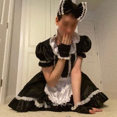 31 year old sub-leaning switch crossdresser. Exploring my feminine side and learning as I go. My DMs are open. Devoted sissy under @GoddessJJewels training.