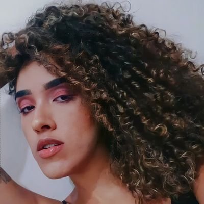 Artista, poeta, professora de teatro e incrivelmente perdida.
https://t.co/AVsAnZPsJs
