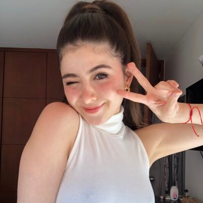 mariamanugomez's profile picture. Actriz (Valentina en Enfermeras✨) me gusta cantar en la ducha, oler las flores y contemplar los atardeceres. Tiktok: @mariamanugomez