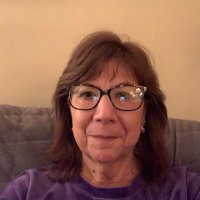 Bookworm Robbin #readingfordays (@robbinbrackett) 's Twitter Profile