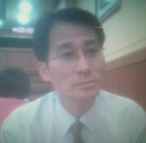 아직은 열심히 일하는 ceo.!! 자기일에책임지는나이!!!여행을즐기는 나이.!! 가무보다는 음주를 즐기는사람. 고노무현대통령좋아햇던사람. 자기를위한정치하는사람보다 남을위해정치하는사람좋아함.