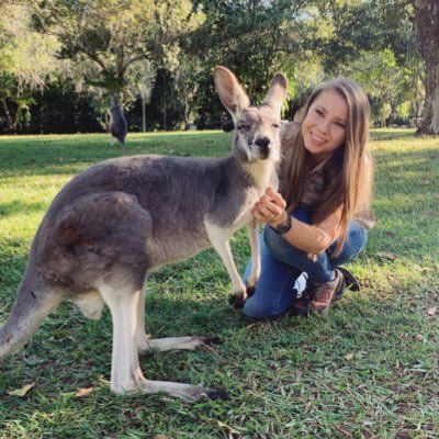 Her heart bloomed sunflowers so she would always face the light. ☀️️🌻🐨 For all business enquiries contact - irwinenquiries@australiazoo.com.au