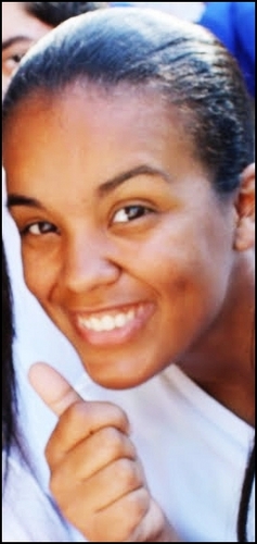 Sou assim mesmo, debochada, irônica, sarcástica e até chata às vezes, porém pelo menos eu não finjo nada, eu sou o que sou. ;]