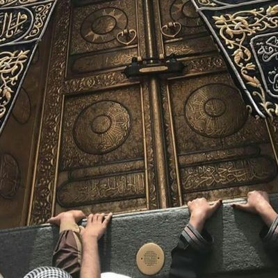 وإن غلبكَ الضيق يومًا لاتنسى أنّ هنالك ربٌّ رحيم، لا يغفل عنه سقوط ورقة ؛ فكيف بقلّبك🌸