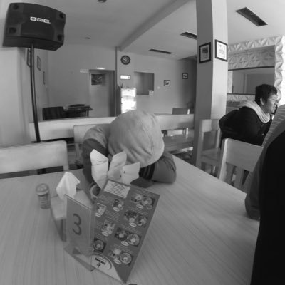 TempatSendiri's profile picture. Kenapa sendiri? Karena bahkan seseorang yang dekat dengan banyak orang pun bisa aja tetap merasa sendiri