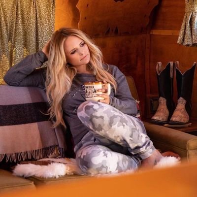 Multi time ACM CMA award winning country music artist. Married to @EnticingCop / Writer is 100 % CountryGirl #Parody #LilCountry #RolePlay (RP/AU/18 +)
