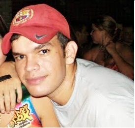 Estudante de Engenharia Florestal pela Universidade Estadual do Mato Grosso, morador da Rep. ''Nóis pranta Mêmo'', jogador do Cansados F.C. e torcedor do Bulls