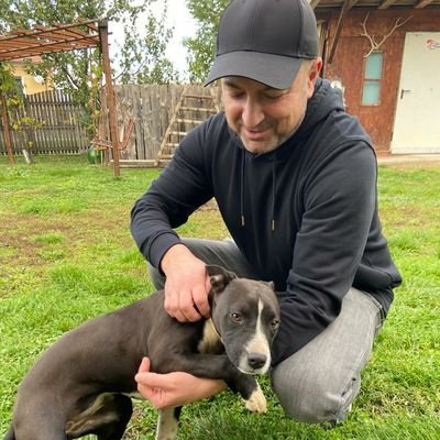 Bilirsen güzel kelam söyle ibret alsınlar,
bilmezsen sükut eyle Adem sansınlar !