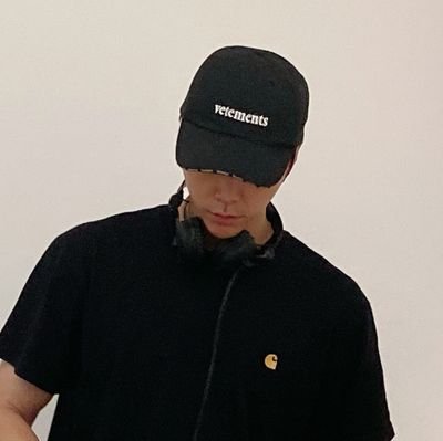 marklism88's profile picture. lagi mikirin bio yang estetik