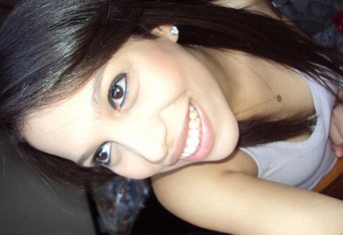 Ás vezes eu tenho a sensação, que se as pessoas lerem o meu twitter vão saber pelo menos metade da minha vida, metade do que eu sinto. (:
