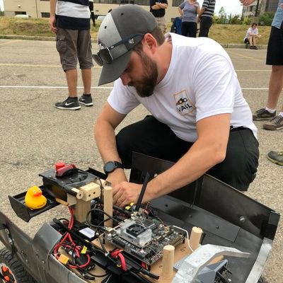 Tech Entrepreneur 🇨🇦 Fondateur @ Protolab Quebec Inc. | Ma passion: Forger les produits tech de demain avec les visionnaires qui vont avec (/^,^)/