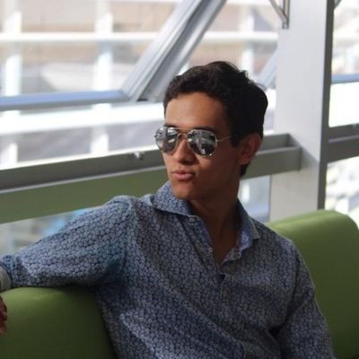 Me preguntaron: ¿Qué se siente ser lo mejor de lo mejor?
Y yo aún no se cómo explicarles lo que es ser yo.



Grafologo en @Grafocafe
