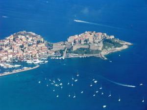 Calvi en Corse - 
La citadelle de l'île de Beauté - Calvi citadel and region - Corsica Island