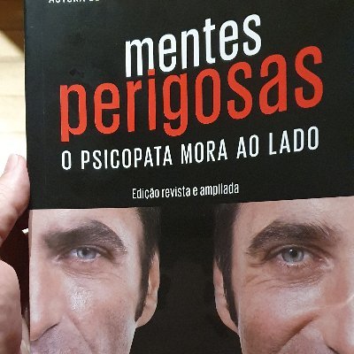 Conservador e cristão,  tentando mesmo com todos os meus defeitos, ser um instrumento de Deus.