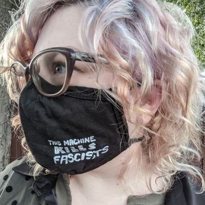 SamanthaMaybe's profile picture. She/They
Fur Mom, Some kinda artist, likes bread.
Bi/non-binary 💙💜💗