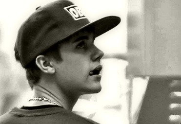 i am a vertified belieber i love justin bieber allways have and allways will he is my life  @justinbieber #ILY