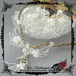 la_madrugade's profile picture. 天使の翼がメインモチーフの天然石のワイヤーアートアクセサリー La Madrugade（ラ・マドゥルガーダ）の作家yoshiです。行きたい！見てみたい！願望で、かな～り遠方イベントまでRTしちゃってます！開催地チェックお忘れなく～(￣▽￣)