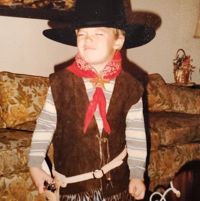IiiThumper's profile picture. I am that rare kind of broken

                 Love Is Everything - My Mom