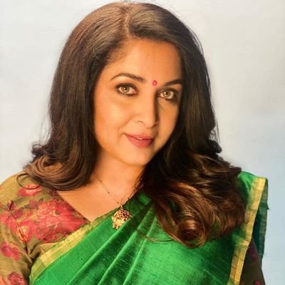 Home maker.🏚 
I'II always be your fan @meramyakrishnan. 
madly in love with you 😘🥰😍❤💝❤💚💙