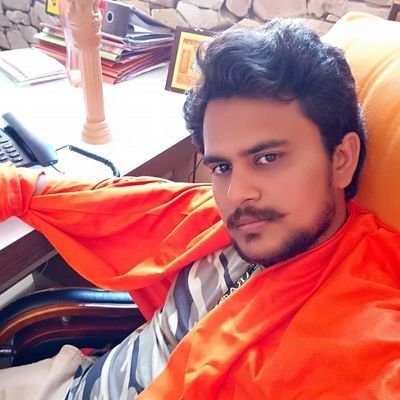 घर तक पीछा करना है क्या ? न जानो तो ही ठीक है क्योंकि आदमी सही नहीं है हम