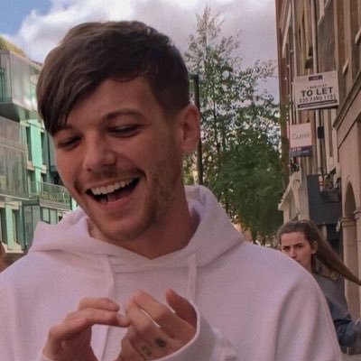 #LOUIS: 𝗅𝗂𝗏𝖾 𝗅𝗂𝖿𝖾, 𝖿𝗈𝗋 𝗍𝗁𝖾 𝗆𝗈𝗆𝖾𝗇𝗍, 𝖻𝖾𝖼𝖺𝗎𝗌𝖾 𝗍𝗁𝖾 𝗋𝖾𝗌𝗍 𝗂𝗌 𝗎𝗇𝖼𝖾𝗋𝗍𝖺𝗂𝗇🫀