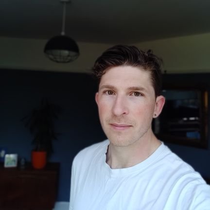 __lwh__'s profile picture. I like python, COD & Milkshake