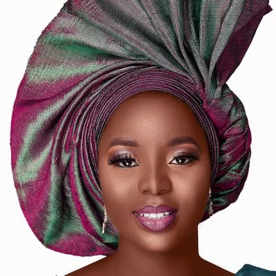 Q_Hadassah's profile picture. ¶ Your favorite ankara seller
¶ #FAAScholar 
¶ #productDesign enthusiast 
¶ IG: business page @_the_elegant_choices, 
¶ Person @mo__sinmi