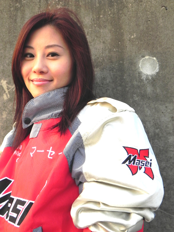 I am Oiwah from Masei Helmet. a lady rider! only scooting around!