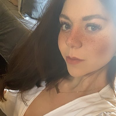 DianaIrlanda's profile picture. Bruja y hechicera, yo soy lo que yo quiera✨