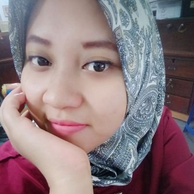 ini lah aku .. yang bukan siapa
jangan lupa follow 
HUSBAND : @Dedeir27
Ig  : dwiarisa