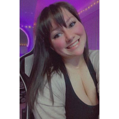 Hey you! 🤩 You should check out my Twitch. Link below! 👇🏼