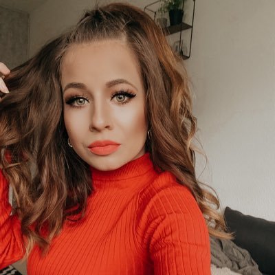 CrazzyBarbie94's profile picture. 