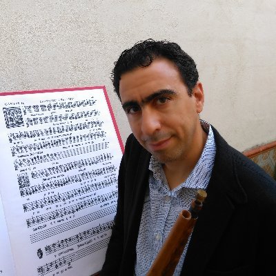 Tratando de reconstruir el mundo desde el Triásico al Barroco. Profesor de geología en la Universidad de Alicante y ministril de La Danserye por igual...