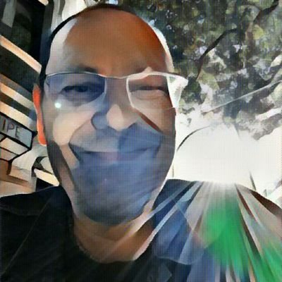 Freidenker, technikbegeistert, offen für Neues von Menschen, welche sich Gedanken machen.