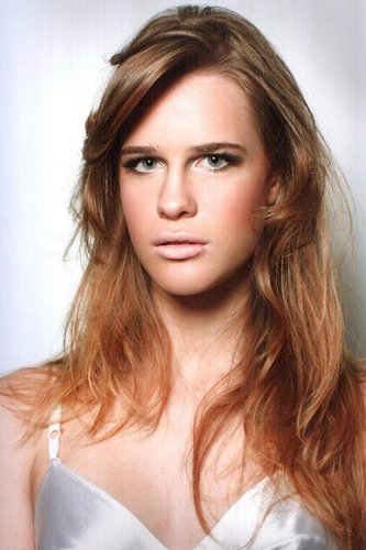 Mayra_voss's profile picture. Seja humilde, pois até o sol com a sua grandeza, se põe para a lua brilhar!