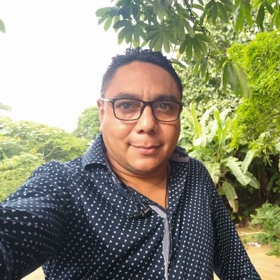 Matemático. Experto en proyectos de extensión social. Master en conflicto y paz
