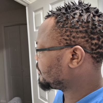 KmdaraG's profile picture. Walking in the light...