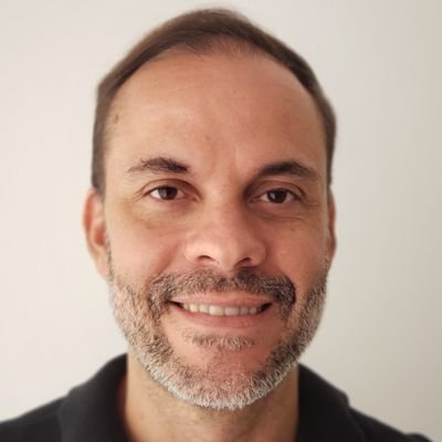 Adoro vendas & liderança, pai de gêmeos, tenista e apaixonado pela família e pela vida.