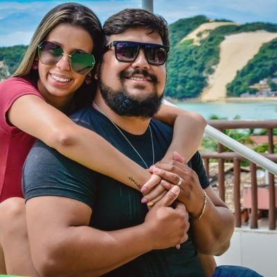 sou Cristal, agente de viagens, faço doces. Nas horas vagas vejo BBB por isso estou aqui 🤪😅